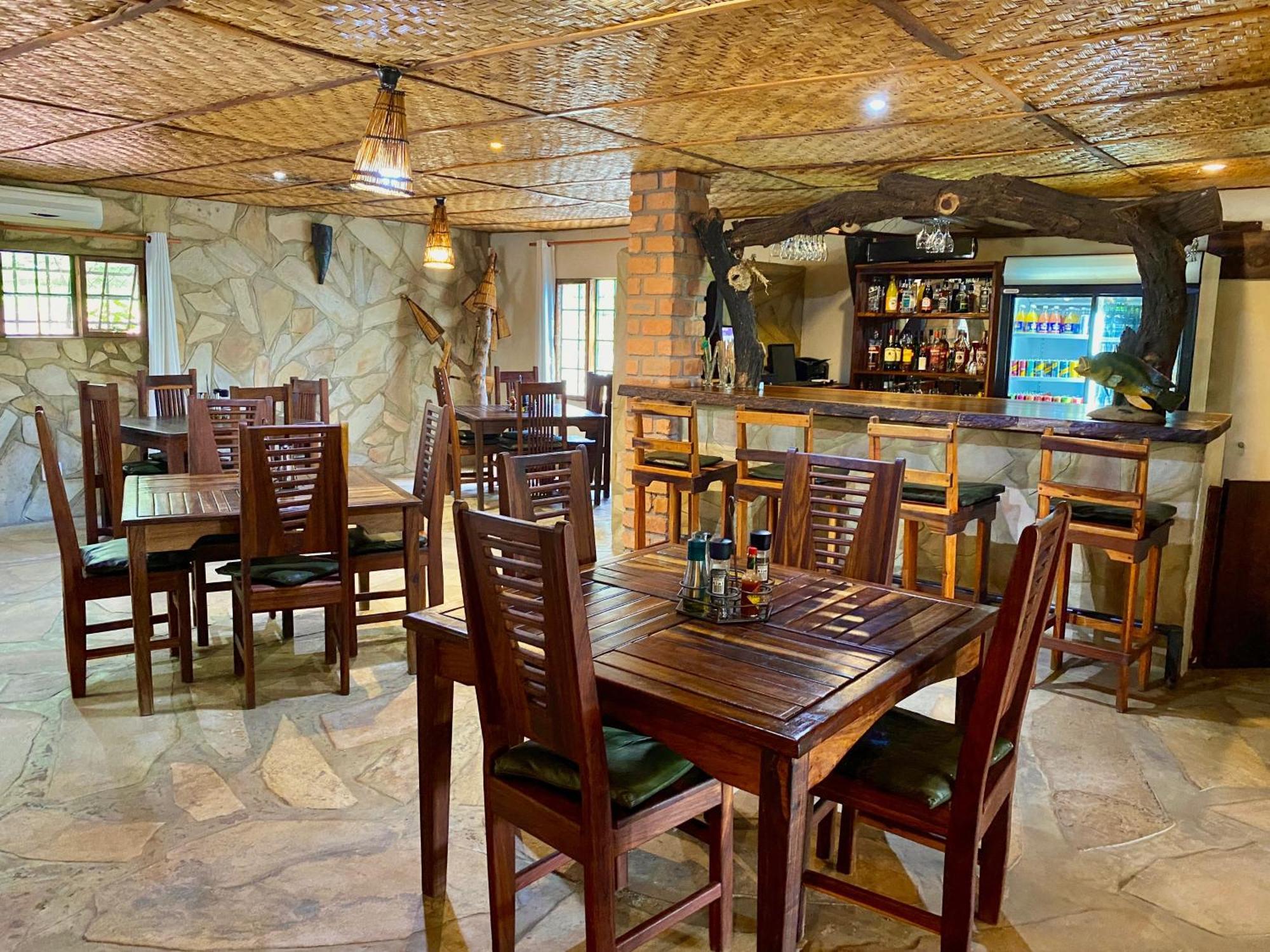 Tambuti Lodge Rundu Luaran gambar