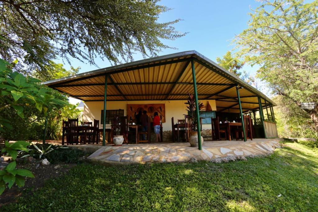 Tambuti Lodge Rundu Luaran gambar