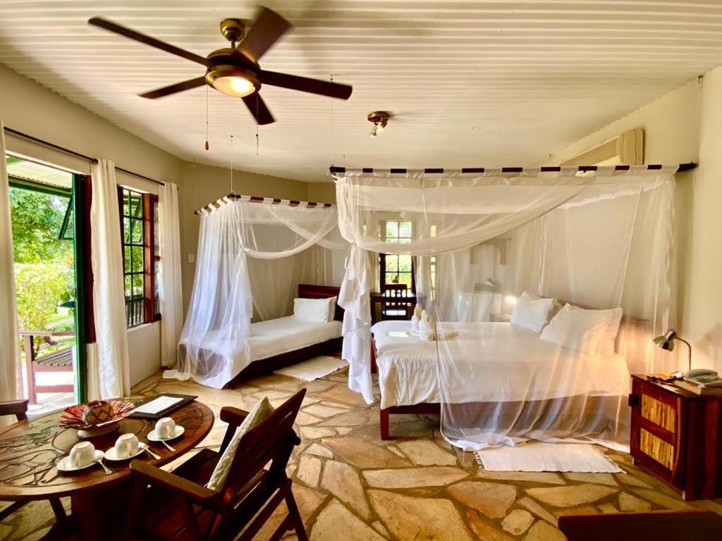 Tambuti Lodge Rundu Luaran gambar