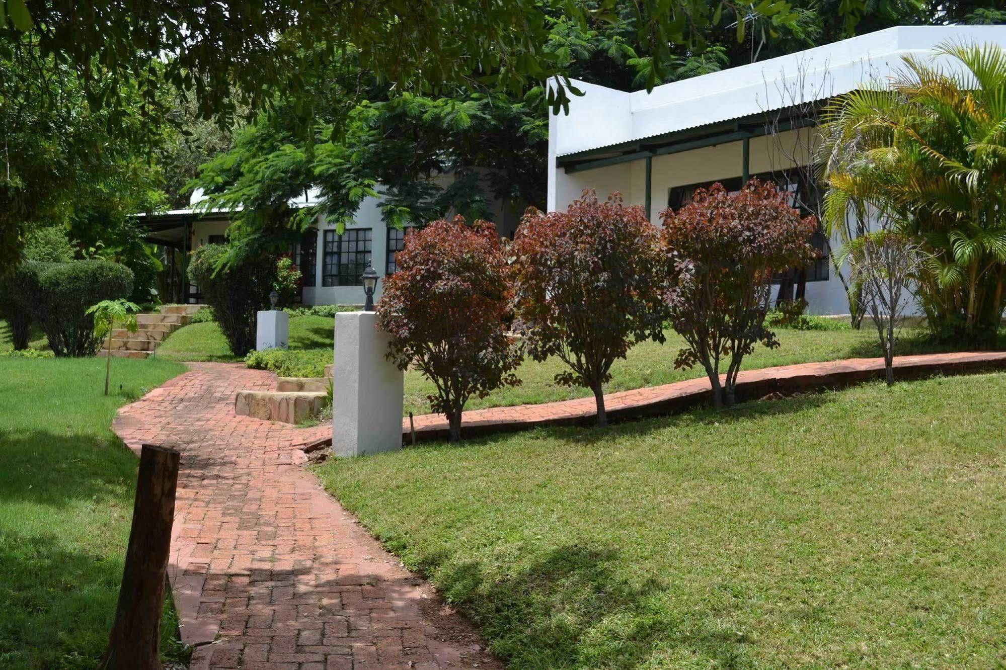 Tambuti Lodge Rundu Luaran gambar